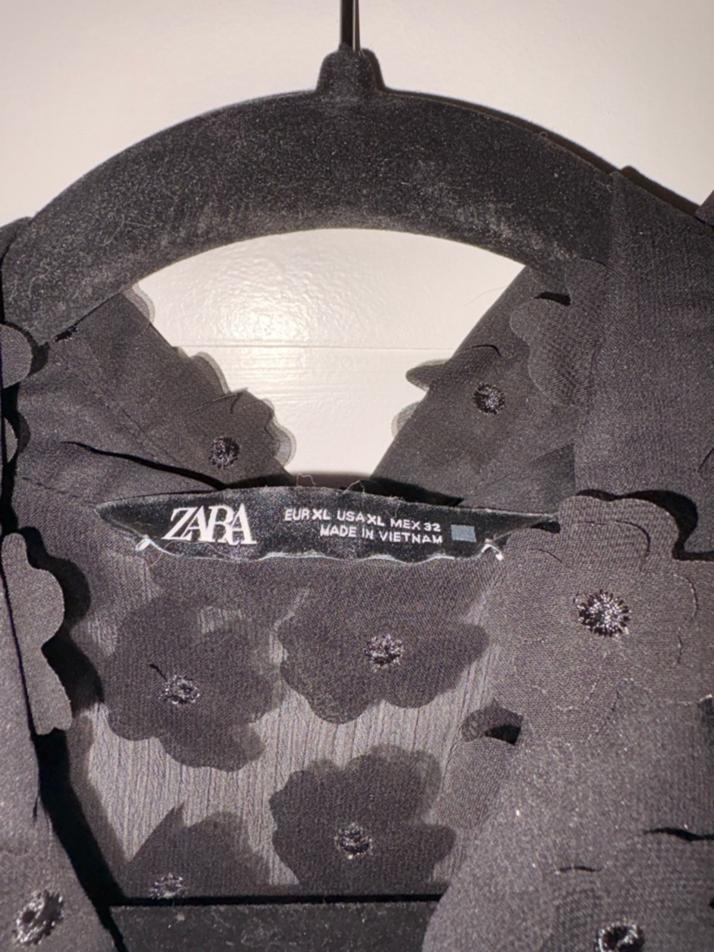 Zara Black Floral Appliqué Button-Up Blouse - Picture 3 of 3
